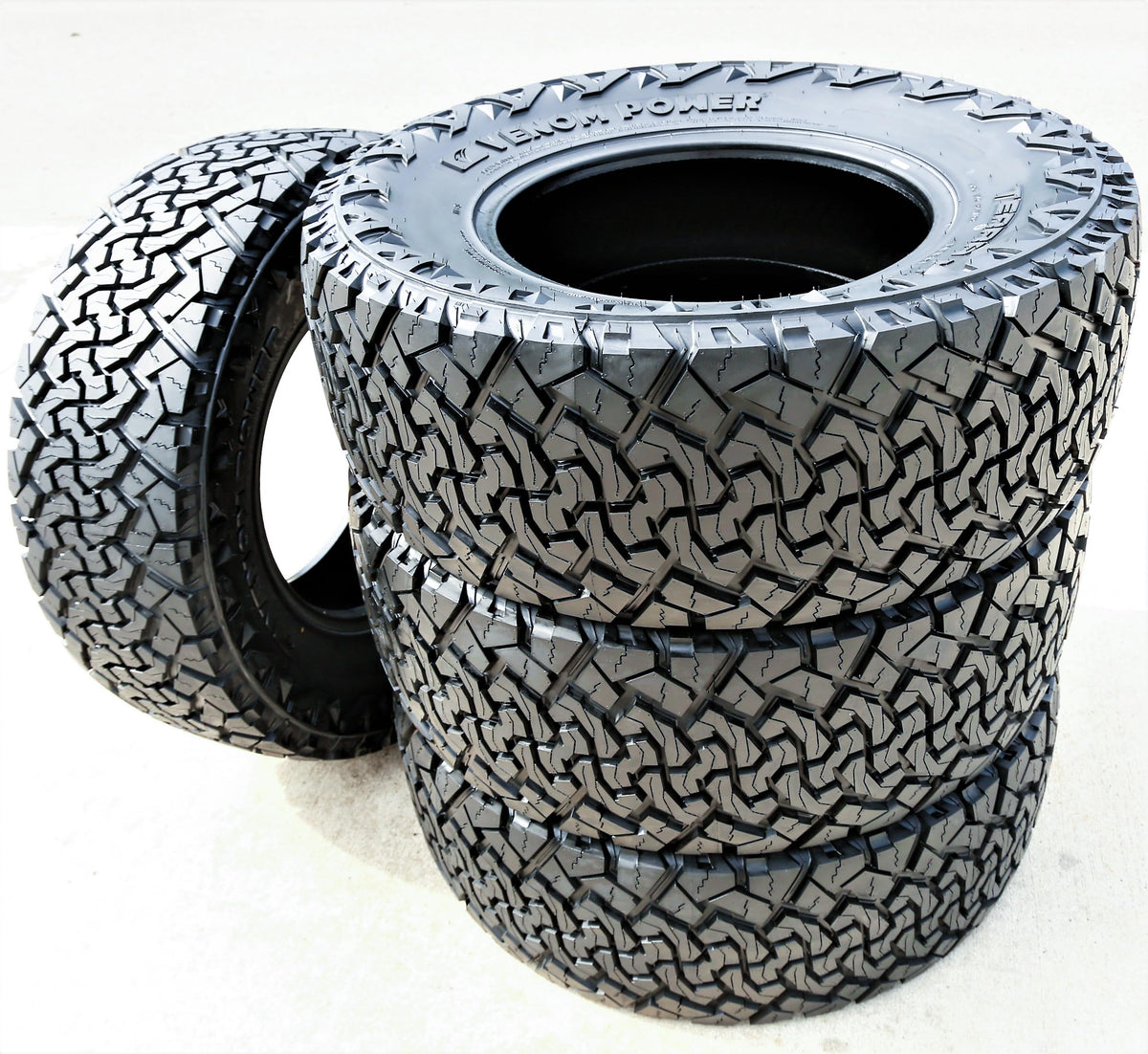 4 x LT275/60R20 Tires D782